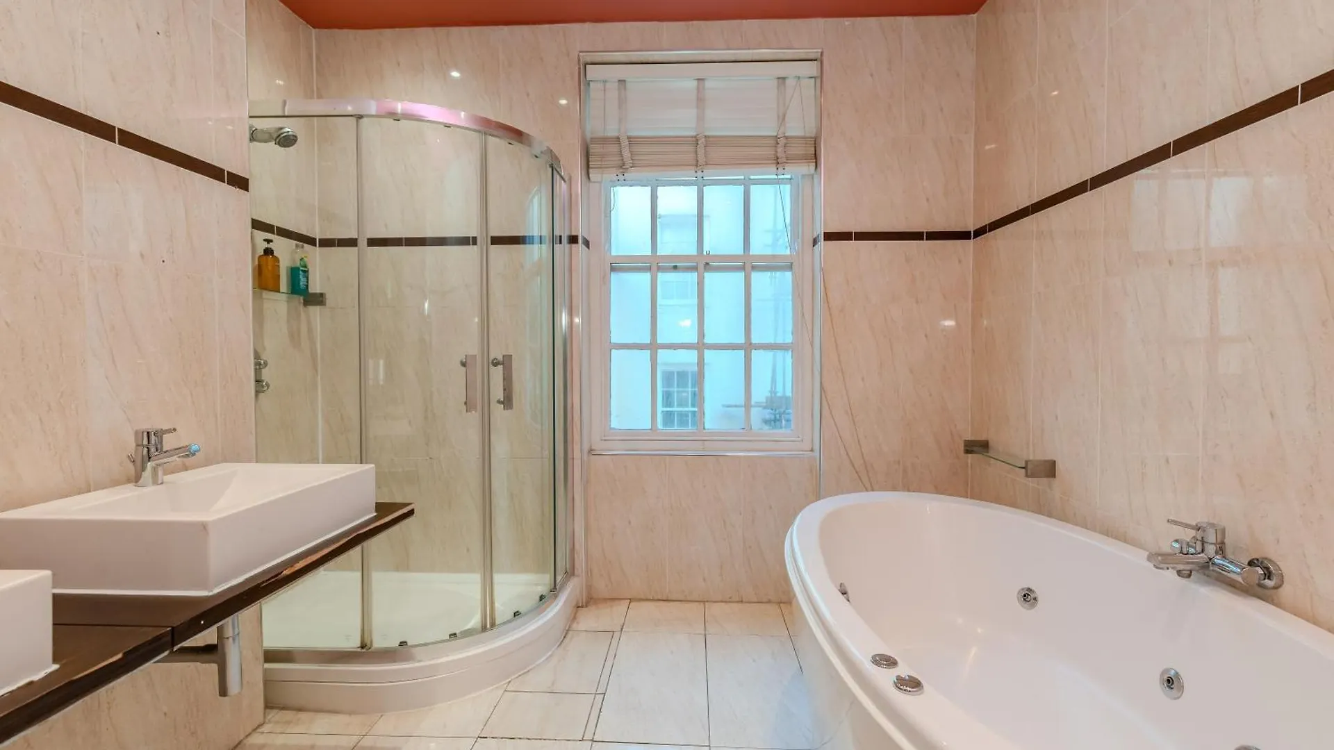 Spacious 5-Bedroom Home With Patio In The Heart Of Kemptown Brighton